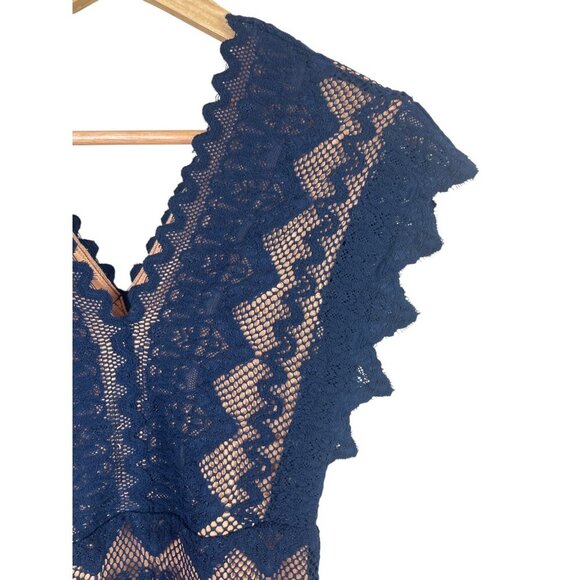 NIGHTCAP ANTOINETTE BLUE LACE SHEATH DRESS - Picture 4 of 8